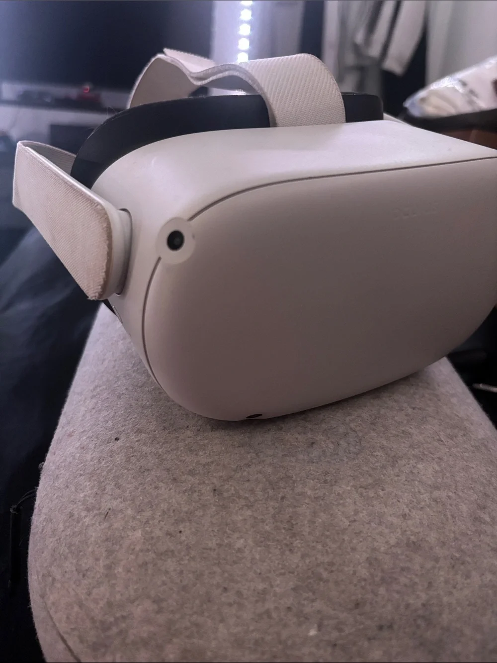 Oculus Quest Standalone VR Headset in White with Matching Controllers
